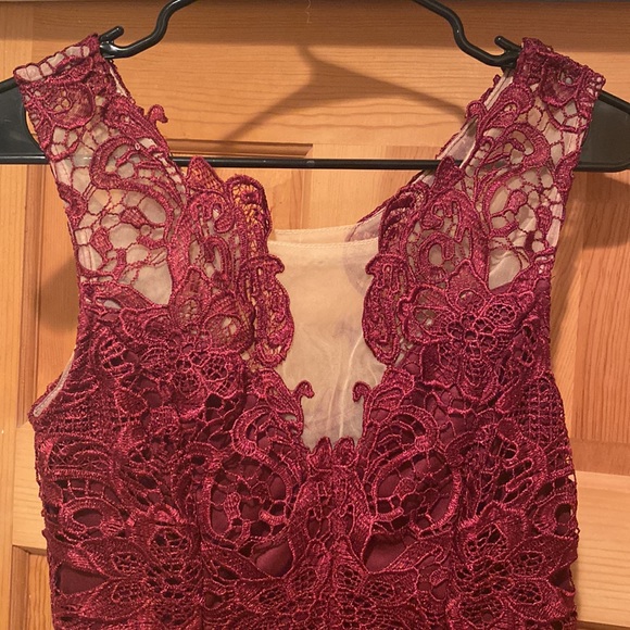 Lulu’s  Women’s Last Dance Burgundy Lace Bodycon Dress - Picture 2 of 6
